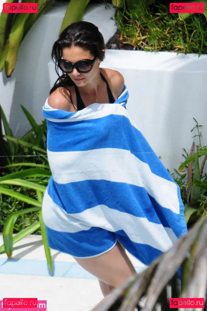 Katie Holmes Onlyfans Photo Gallery 