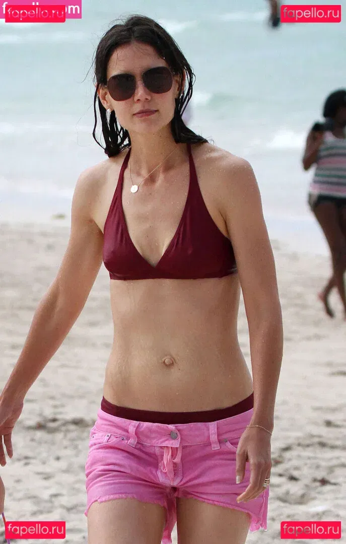 Katie Holmes Onlyfans Photo Gallery 