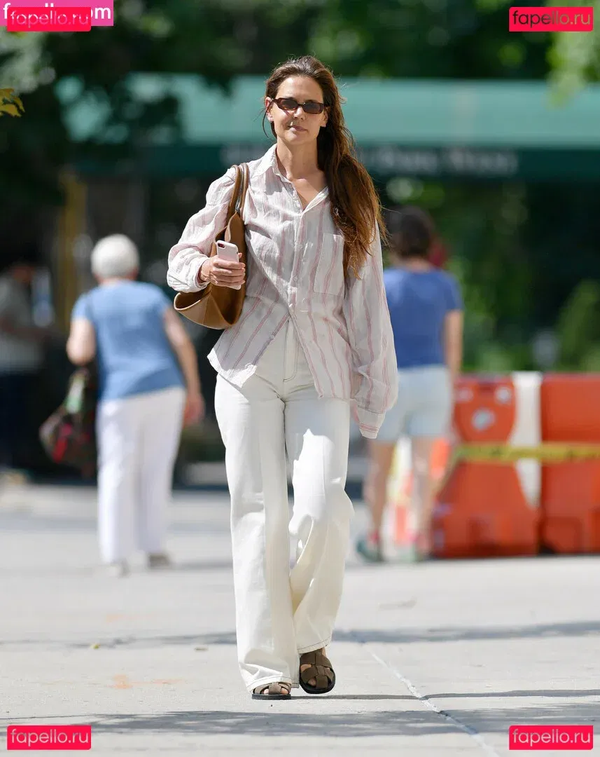 Katie Holmes Onlyfans Photo Gallery 