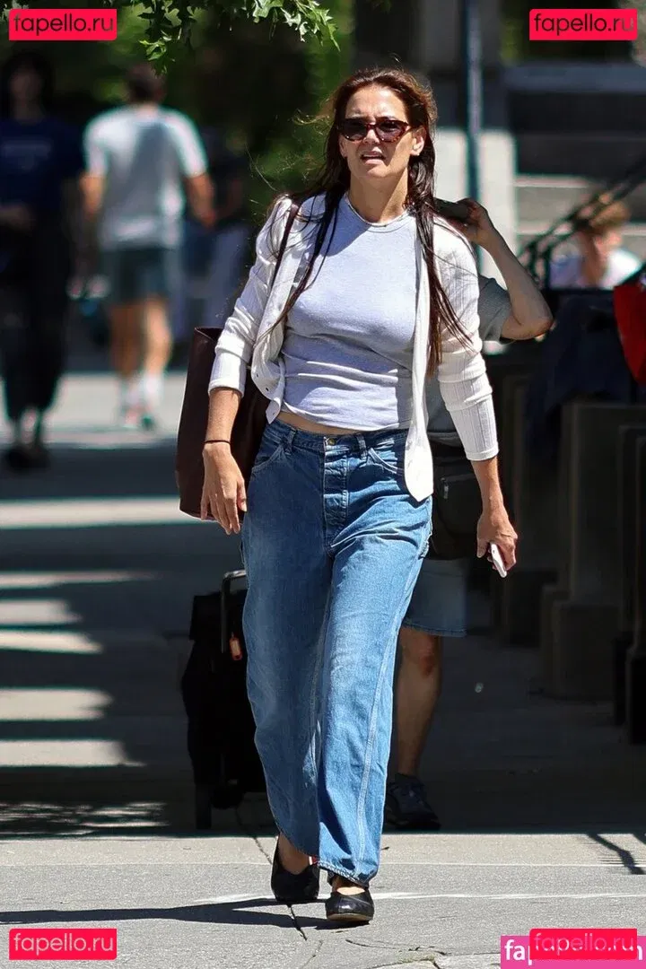 Katie Holmes Onlyfans Photo Gallery 