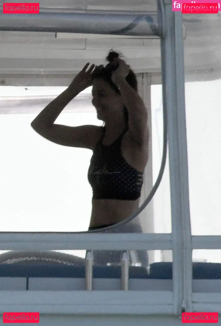 Katie Holmes Onlyfans Photo Gallery 