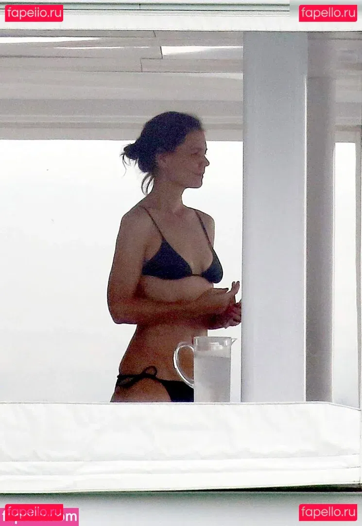 Katie Holmes Onlyfans Photo Gallery 