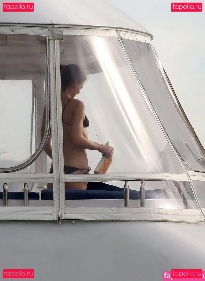 Katie Holmes Onlyfans Photo Gallery 