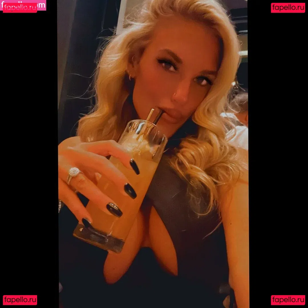 Hotwives XXX Onlyfans Photo Gallery 