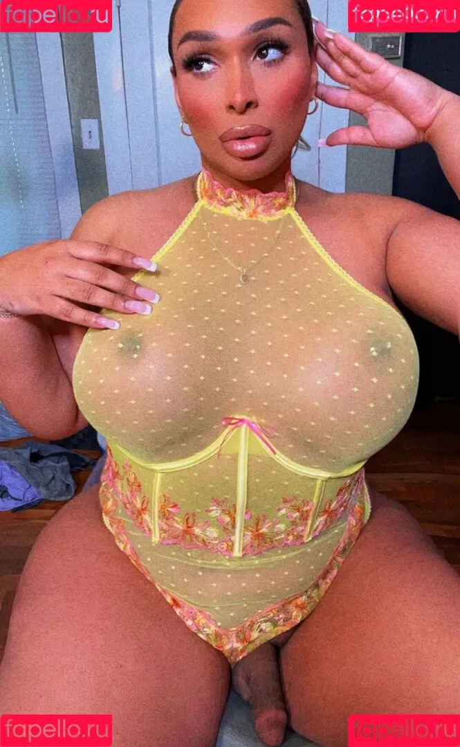 TSnatalee Onlyfans Photo Gallery 