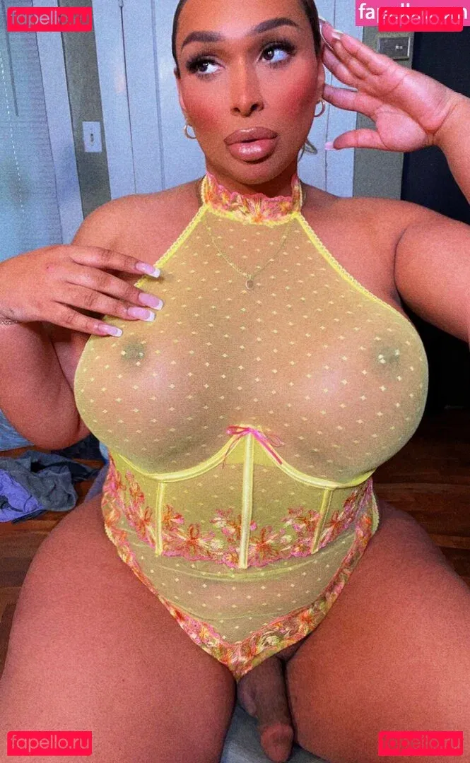 TSnatalee Onlyfans Photo Gallery 