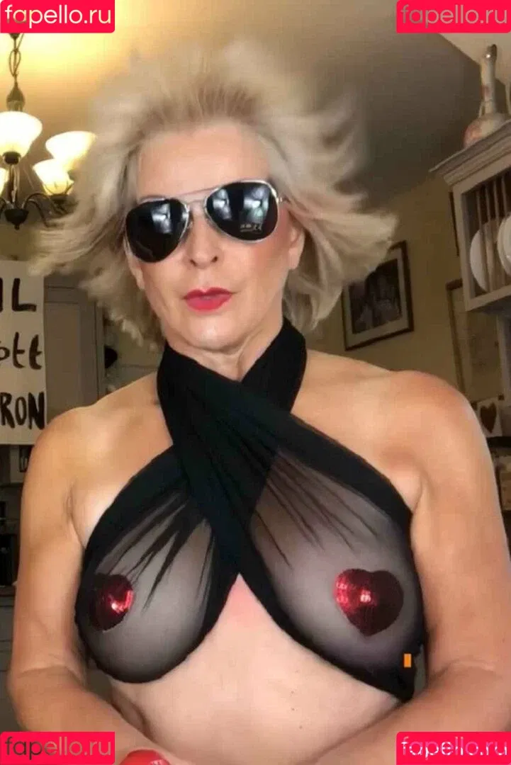 Toyah Onlyfans Photo Gallery 