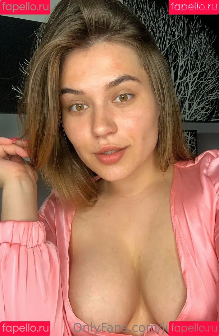 julliabern Onlyfans Photo Gallery 
