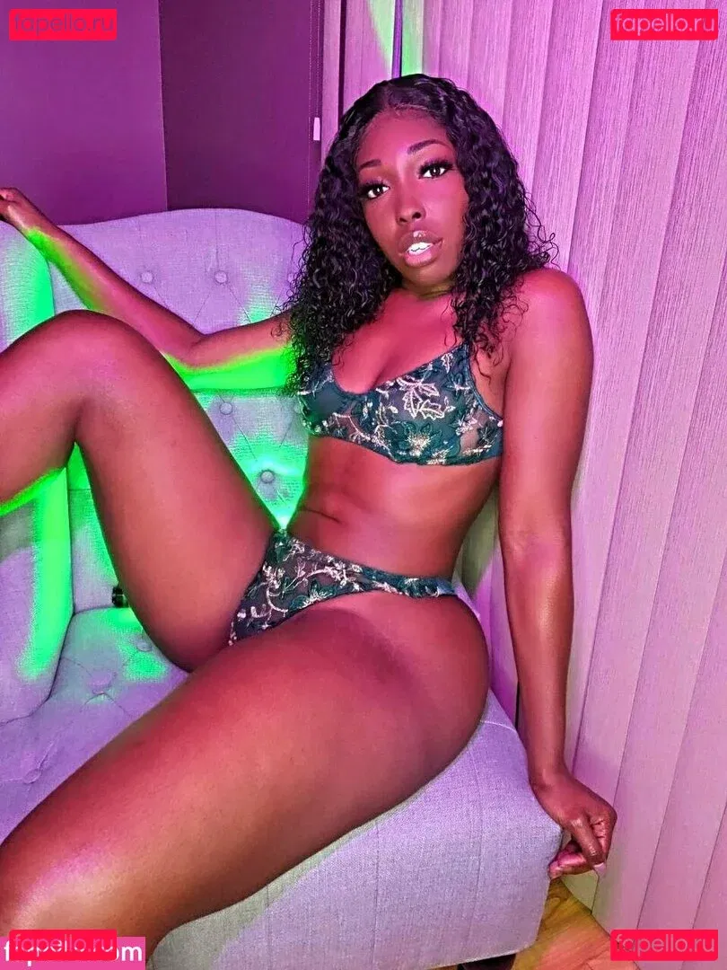 mirascarlett Onlyfans Photo Gallery 