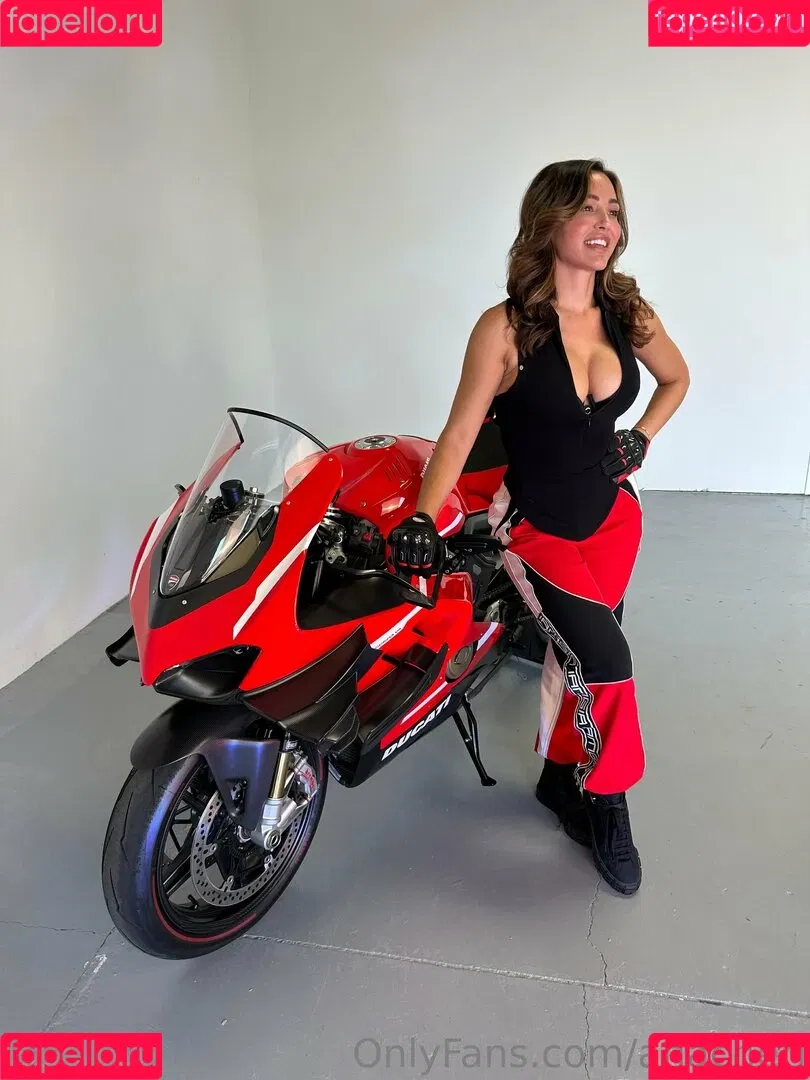 anacheri Onlyfans Photo Gallery 