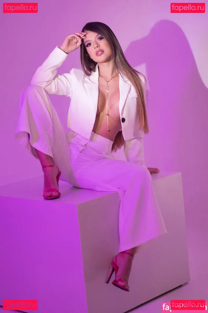 Abella Croft Onlyfans Photo Gallery 