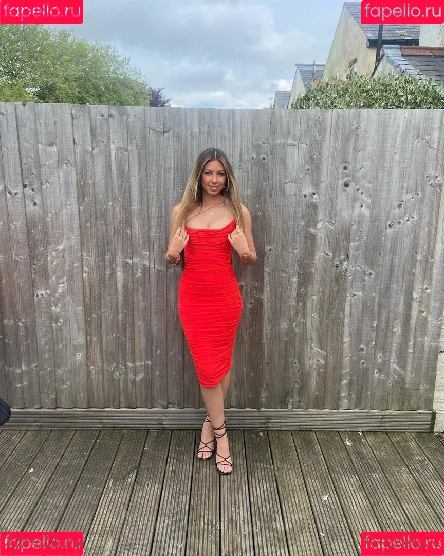 The Blue Dress Girl Onlyfans Photo Gallery 