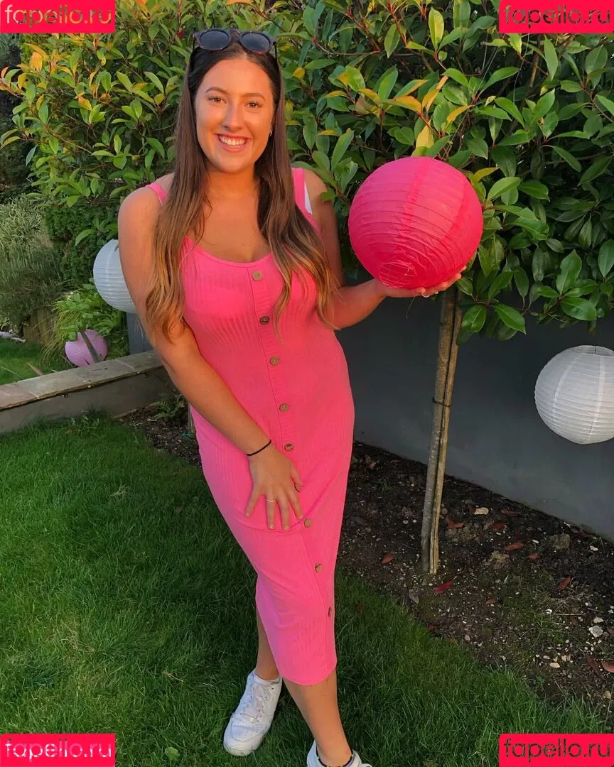 The Blue Dress Girl Onlyfans Photo Gallery 