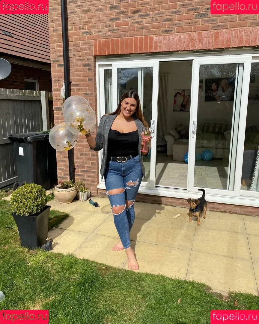 The Blue Dress Girl Onlyfans Photo Gallery 