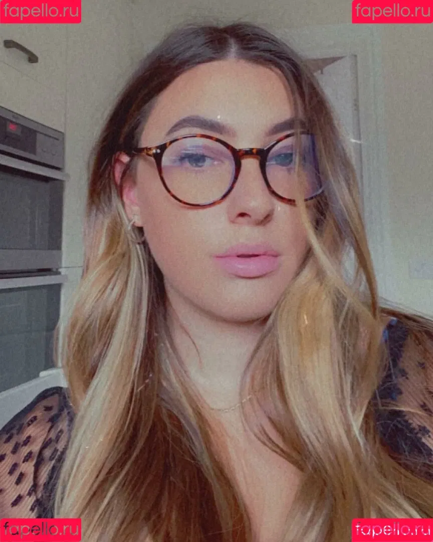 The Blue Dress Girl Onlyfans Photo Gallery 