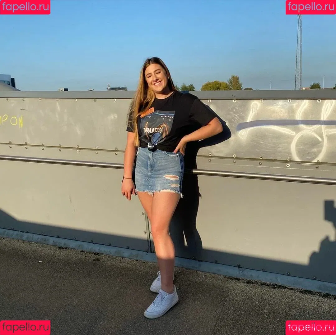 The Blue Dress Girl Onlyfans Photo Gallery 