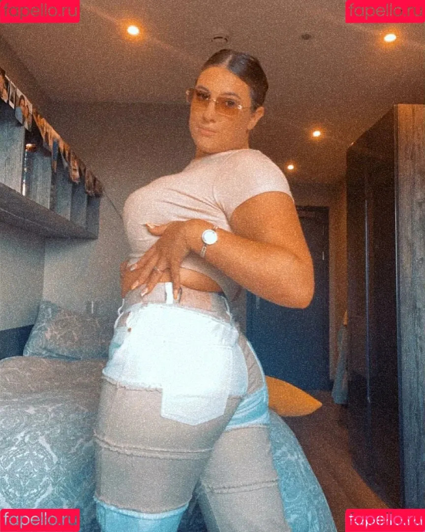 The Blue Dress Girl Onlyfans Photo Gallery 