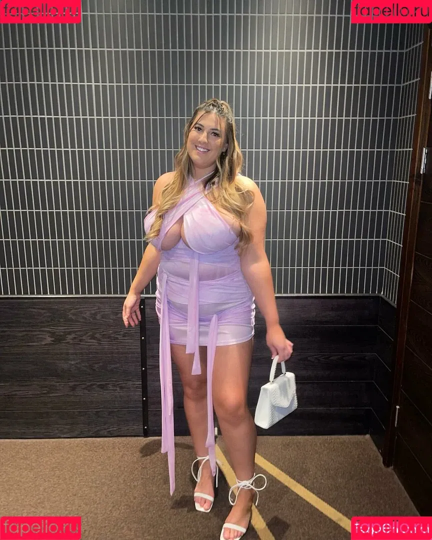 The Blue Dress Girl Onlyfans Photo Gallery 