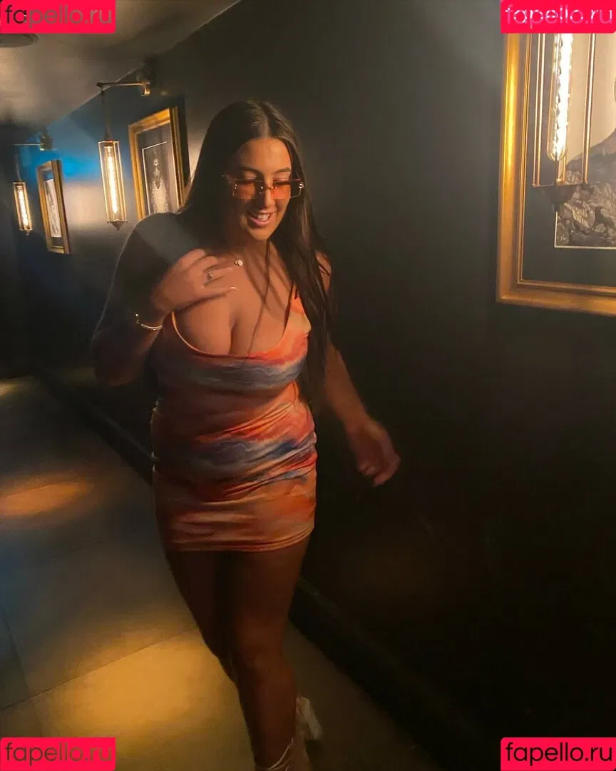 The Blue Dress Girl Onlyfans Photo Gallery 