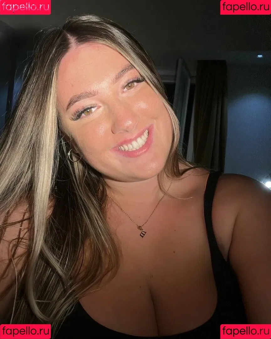 The Blue Dress Girl Onlyfans Photo Gallery 