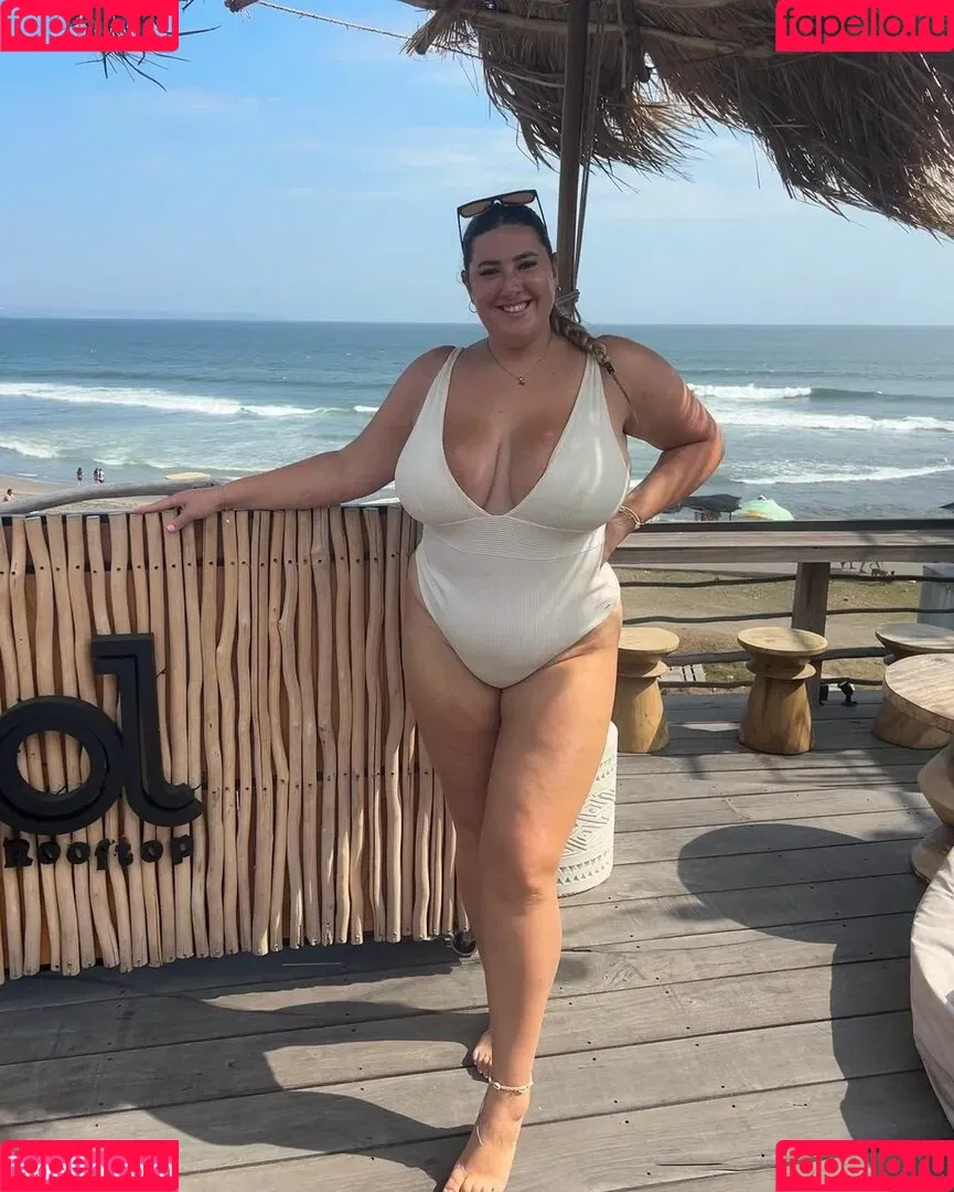 The Blue Dress Girl Onlyfans Photo Gallery 