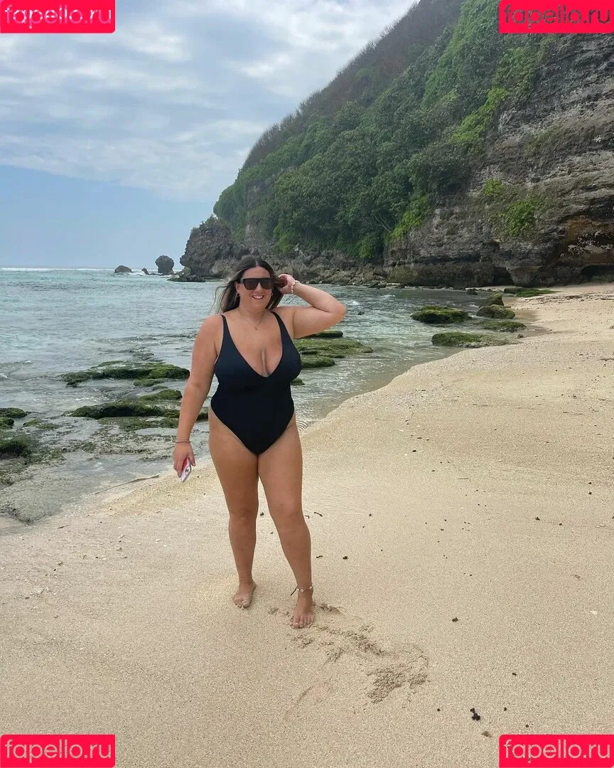 The Blue Dress Girl Onlyfans Photo Gallery 