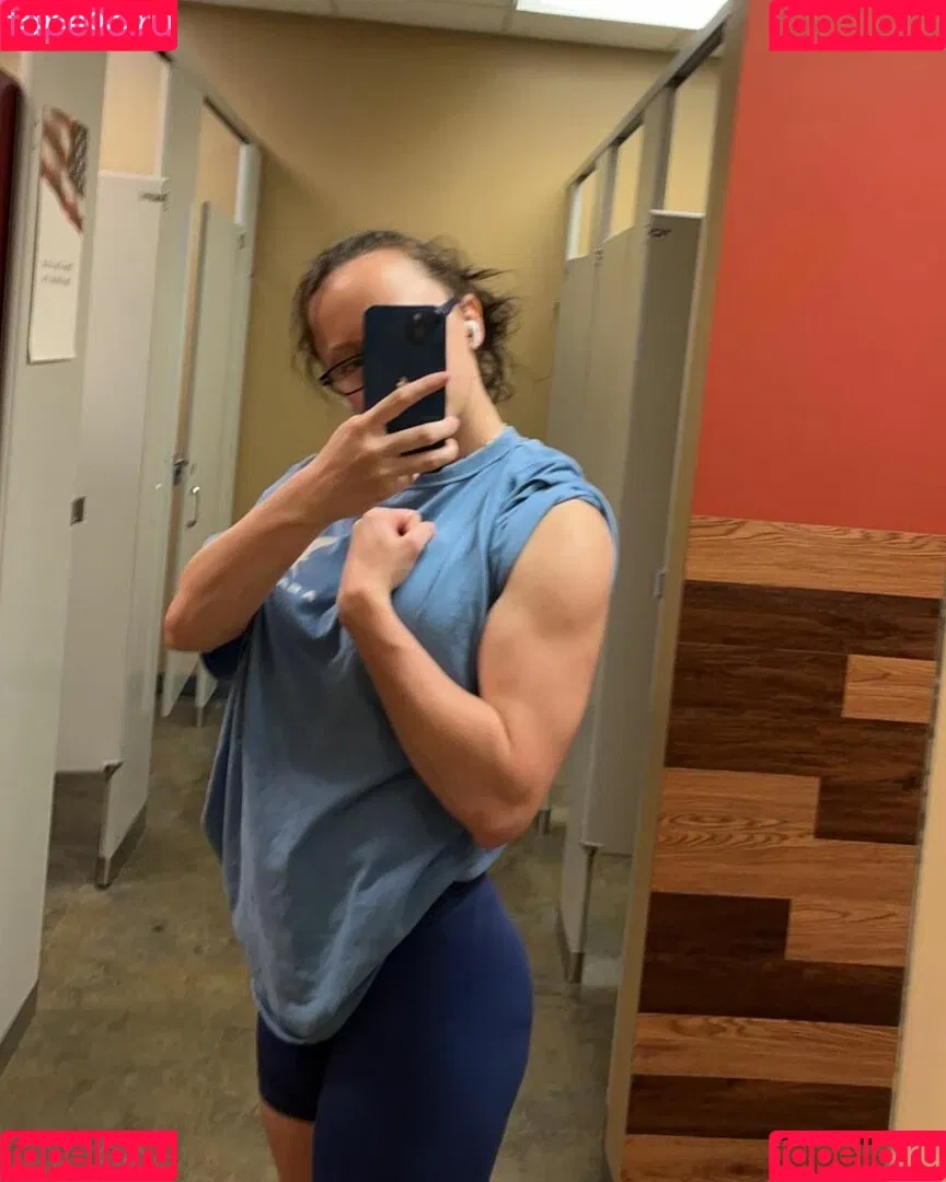 MuscleMommy002 Onlyfans Photo Gallery 