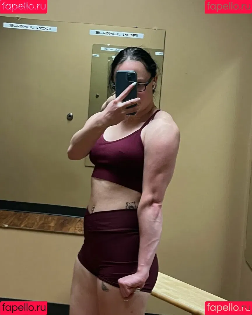 MuscleMommy002 Onlyfans Photo Gallery 