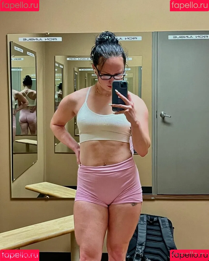 MuscleMommy002 Onlyfans Photo Gallery 