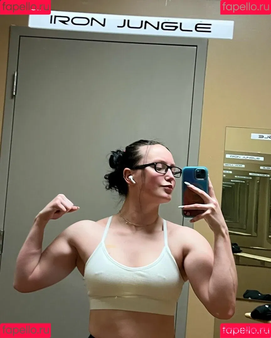 MuscleMommy002 Onlyfans Photo Gallery 