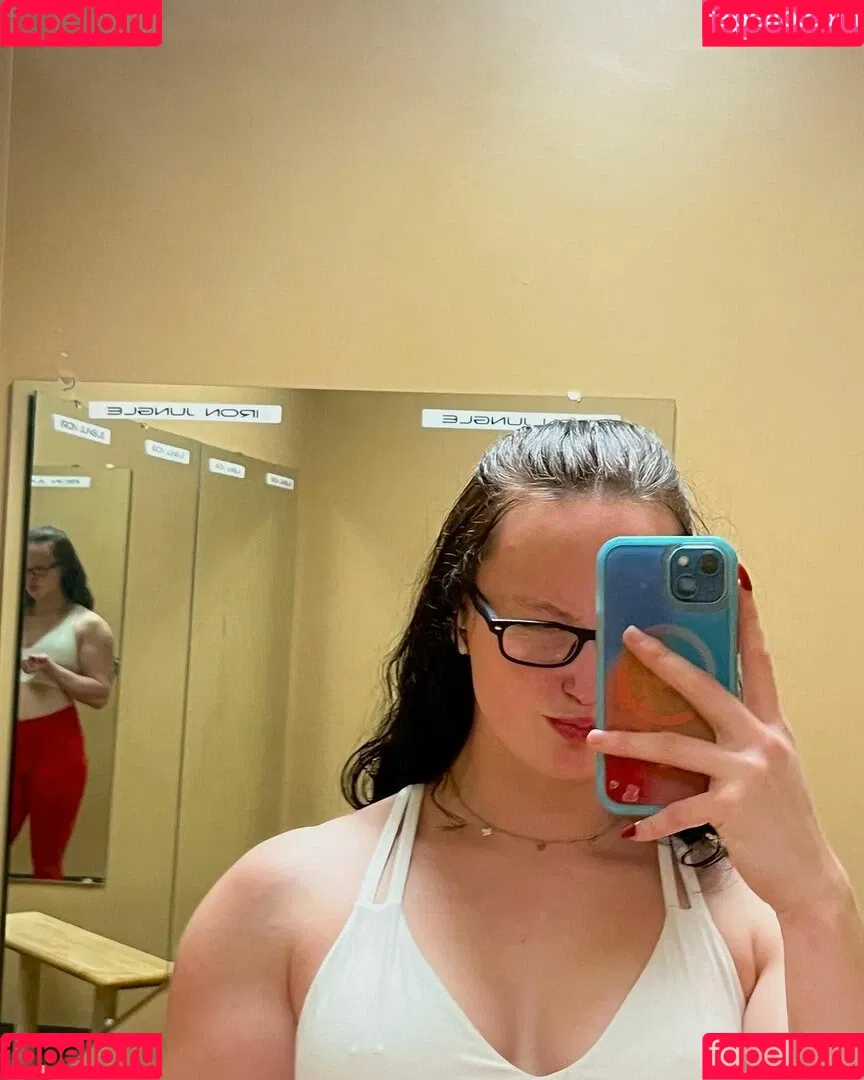 MuscleMommy002 Onlyfans Photo Gallery 