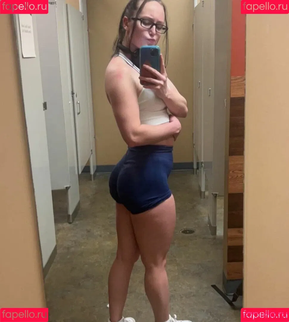 MuscleMommy002 Onlyfans Photo Gallery 