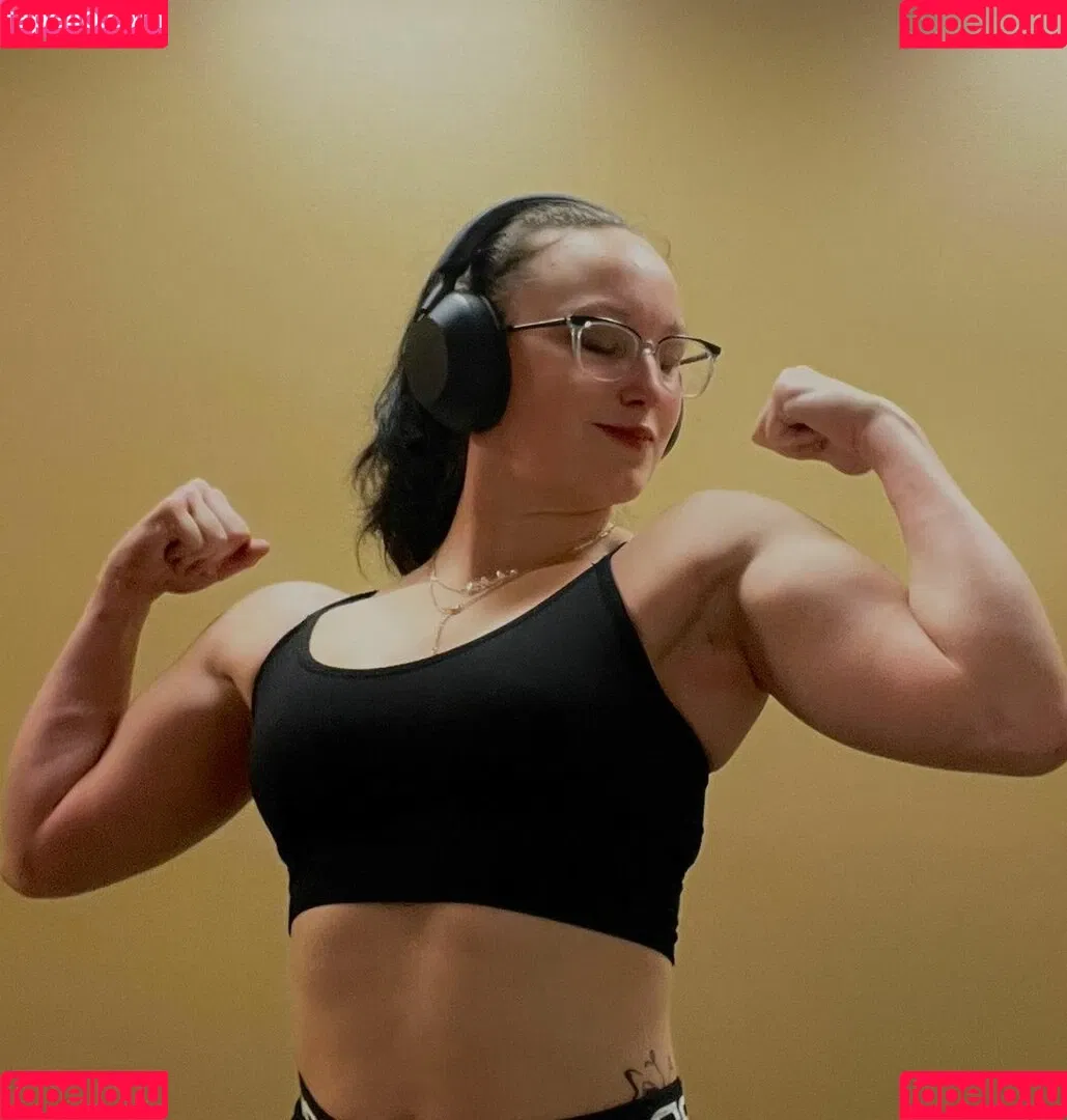 MuscleMommy002 Onlyfans Photo Gallery 