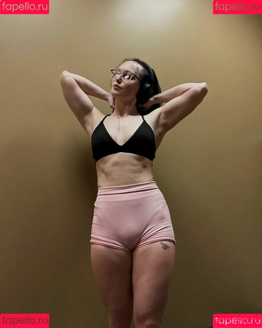 MuscleMommy002 Onlyfans Photo Gallery 