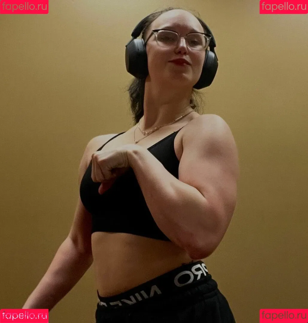 MuscleMommy002 Onlyfans Photo Gallery 
