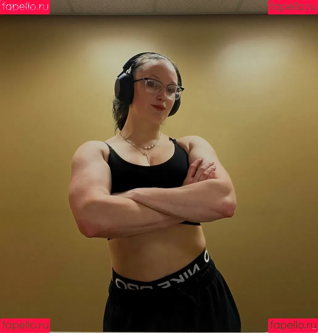MuscleMommy002 Onlyfans Photo Gallery 