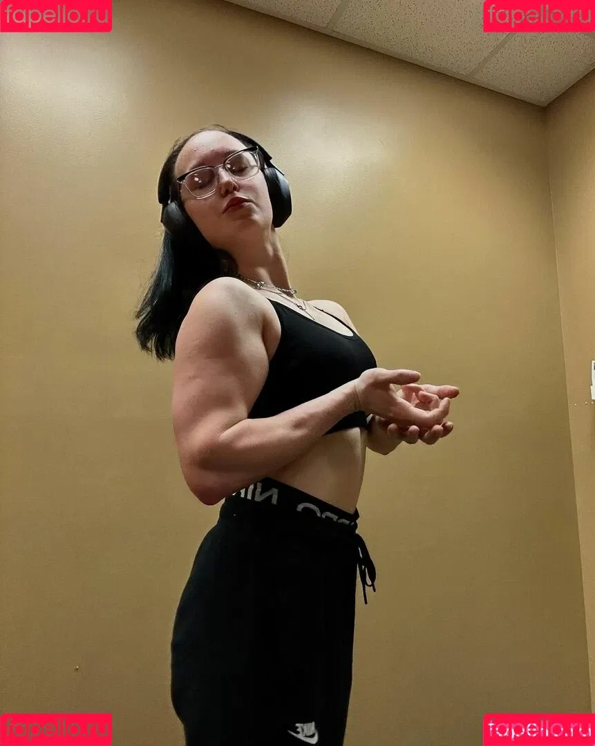 MuscleMommy002 Onlyfans Photo Gallery 