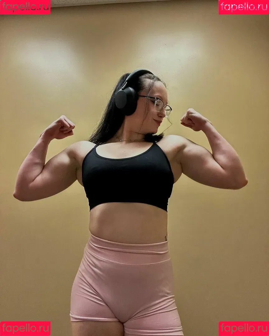 MuscleMommy002 Onlyfans Photo Gallery 
