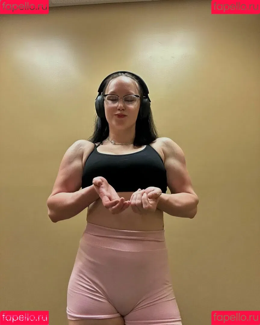 MuscleMommy002 Onlyfans Photo Gallery 