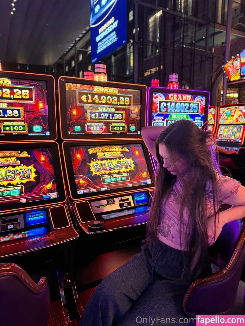 Apofigeaa Onlyfans Photo Gallery 