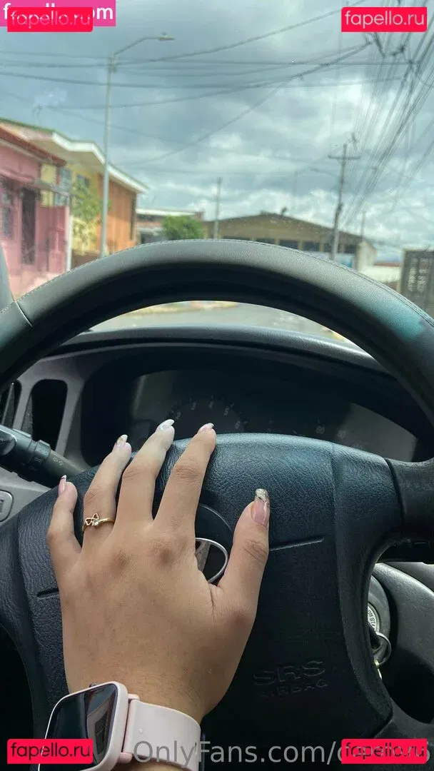 yitsitaxo Onlyfans Photo Gallery 