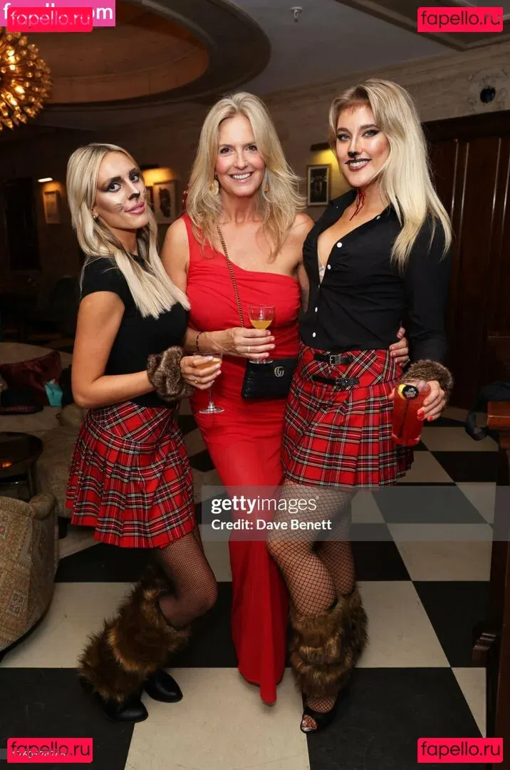 Penny Lancaster Onlyfans Photo Gallery 