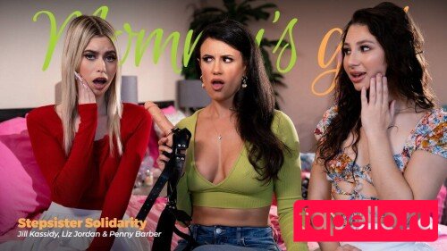 Penny Lancaster Onlyfans Photo Gallery 