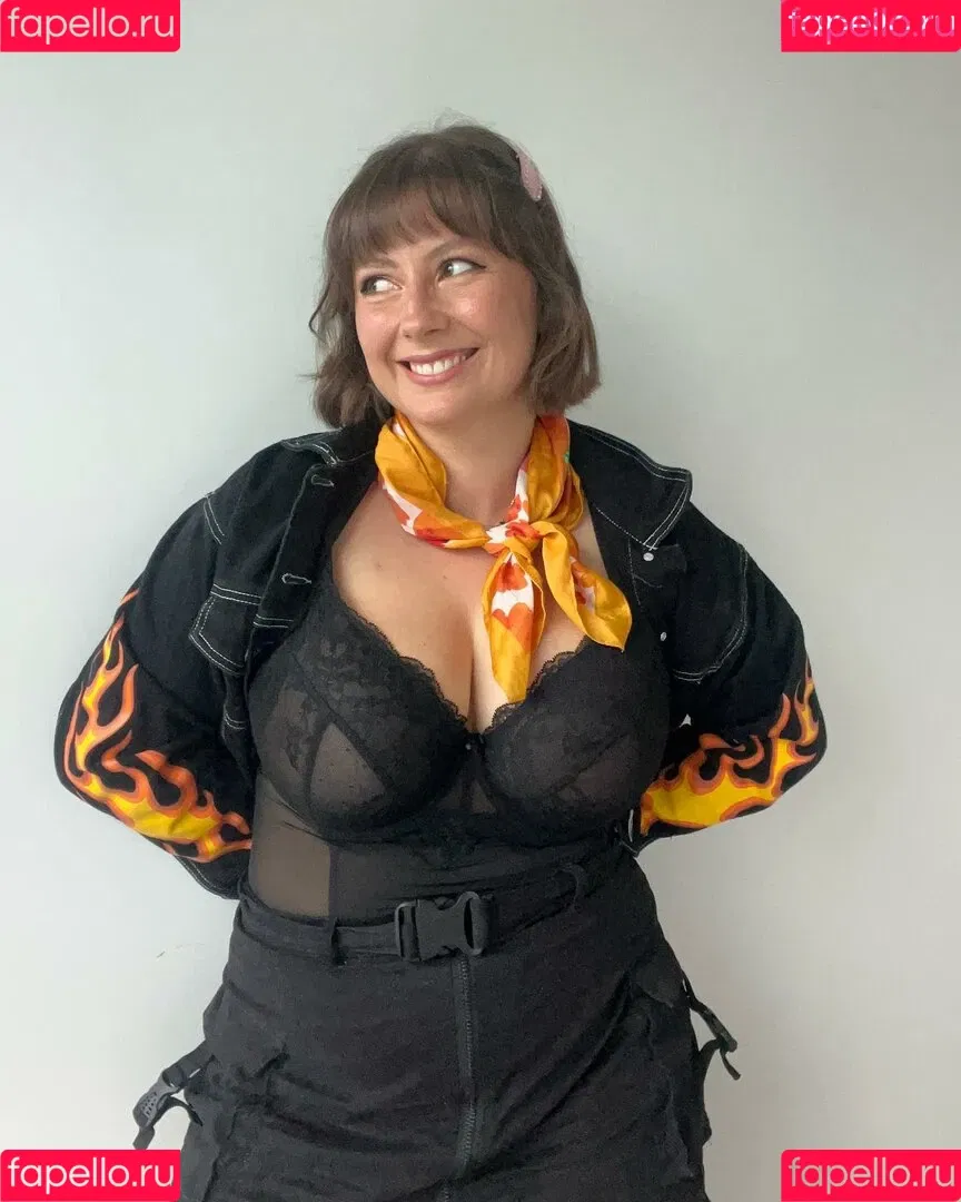 Bel Larcombe / Slice_of_salami_ Onlyfans Photo Gallery 