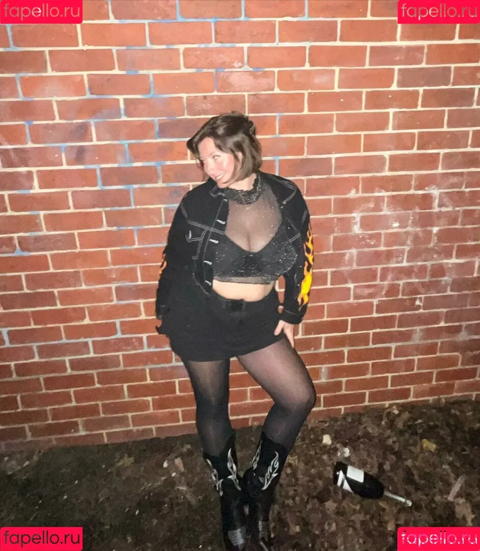 Bel Larcombe / Slice_of_salami_ Onlyfans Photo Gallery 