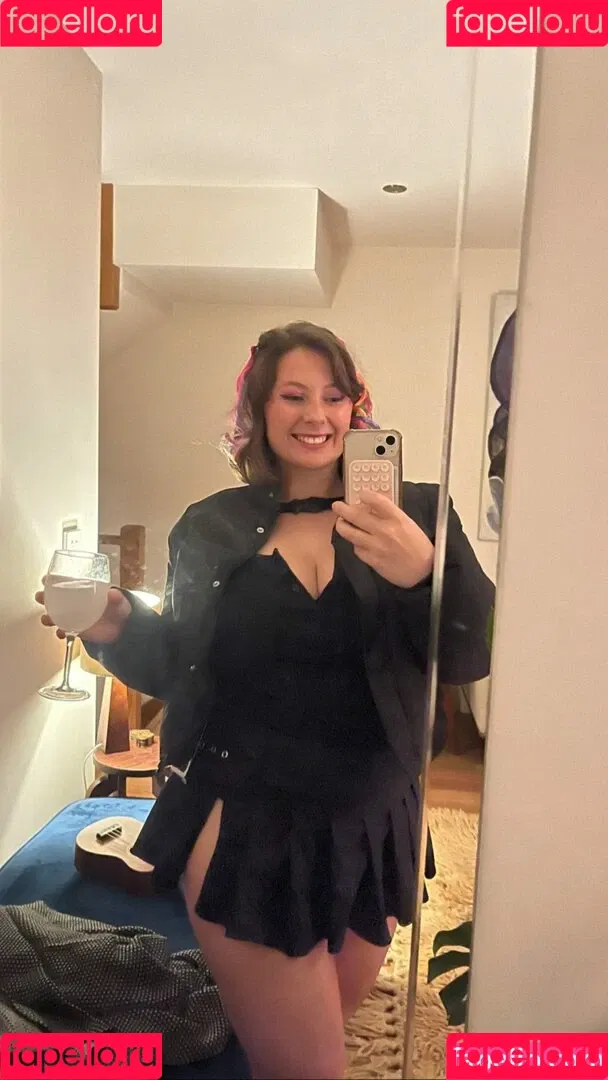Bel Larcombe / Slice_of_salami_ Onlyfans Photo Gallery 