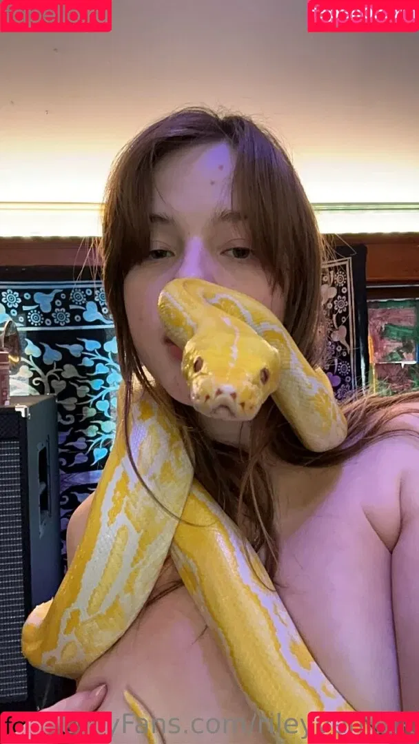 snaakecharmerr Onlyfans Photo Gallery 