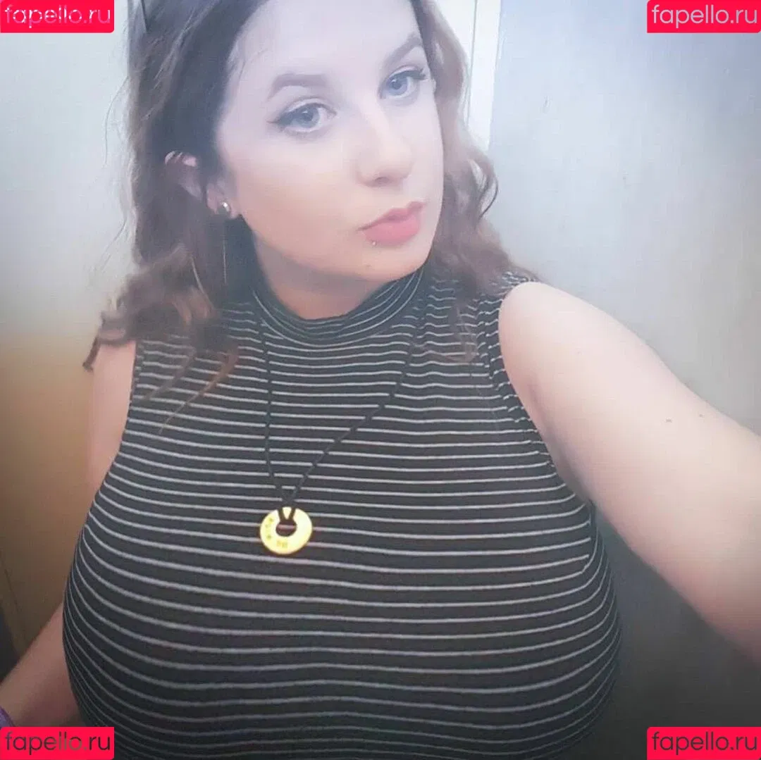 confusedboobs Onlyfans Photo Gallery 