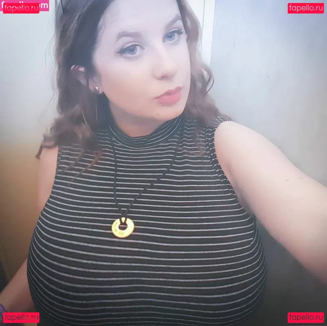 confusedboobs Onlyfans Photo Gallery 