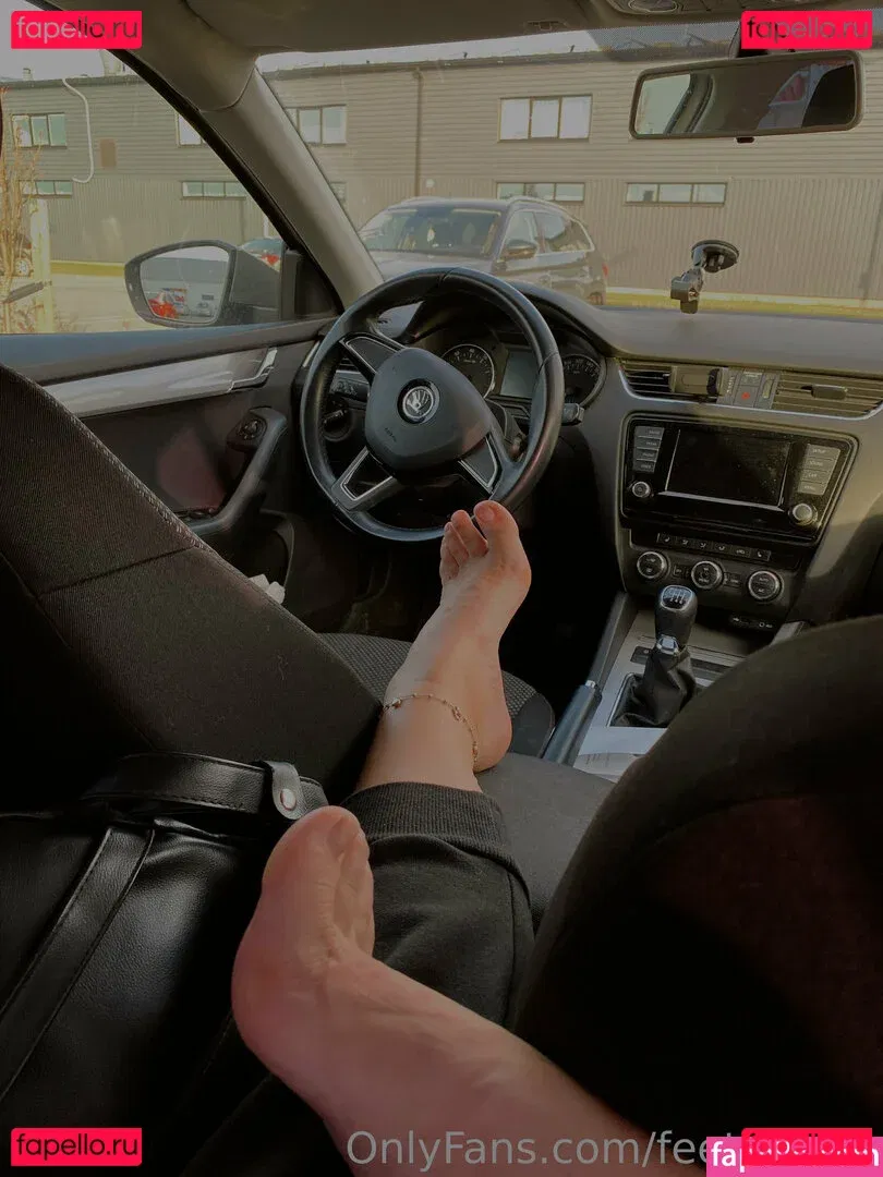 feetloretta Onlyfans Photo Gallery 